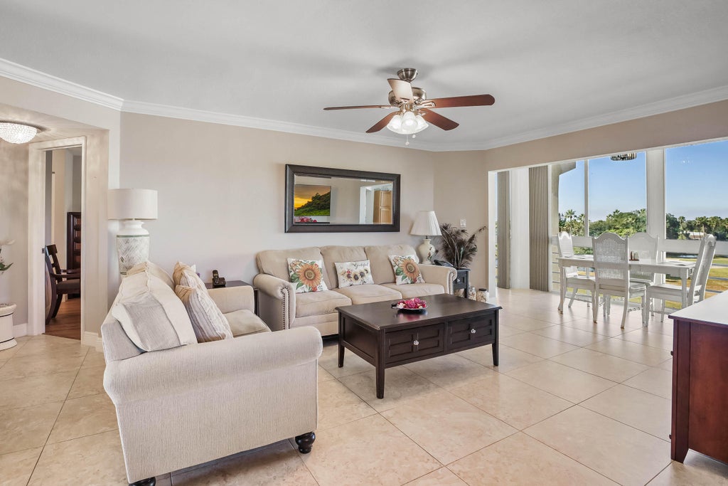 3951 Via Poinciana #516, Lake Worth