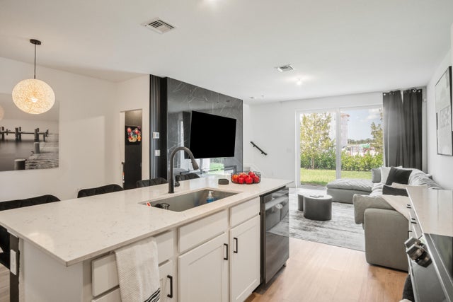 Photo of Listing #RX-11162278