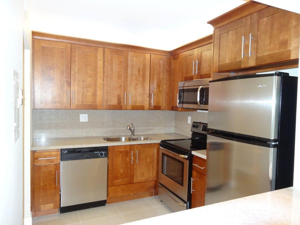 9235 Sw 8th St #210, Boca Raton