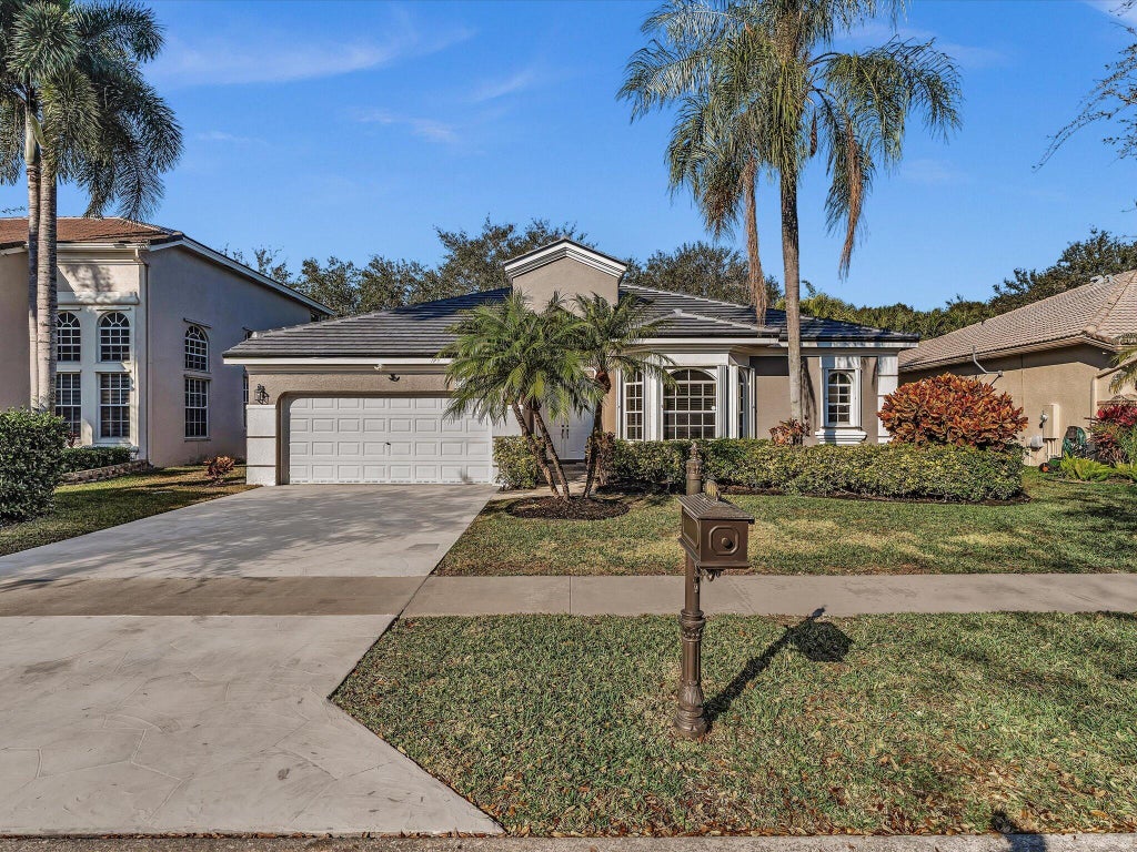 6419 Stonehurst Circle, Lake Worth