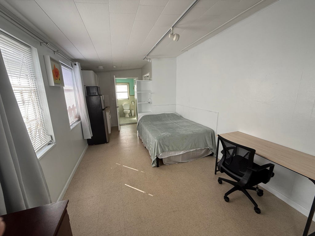 605 E Coast Av #2, Lantana