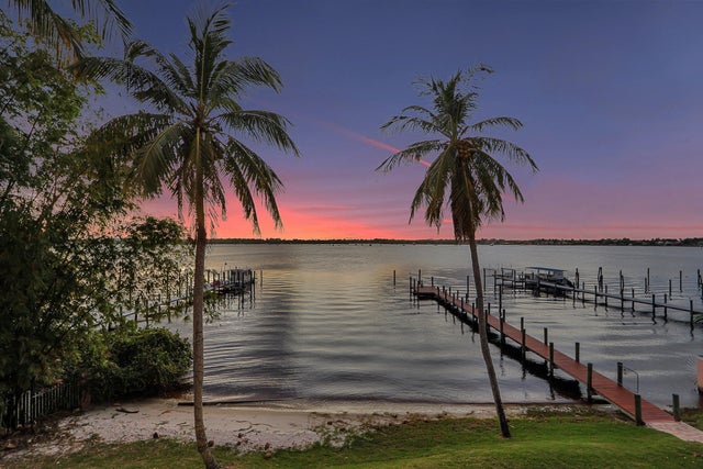 900 Sw Saint Lucie Crescent, Stuart