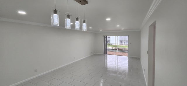 117 Lehane Ter #203, North Palm Beach