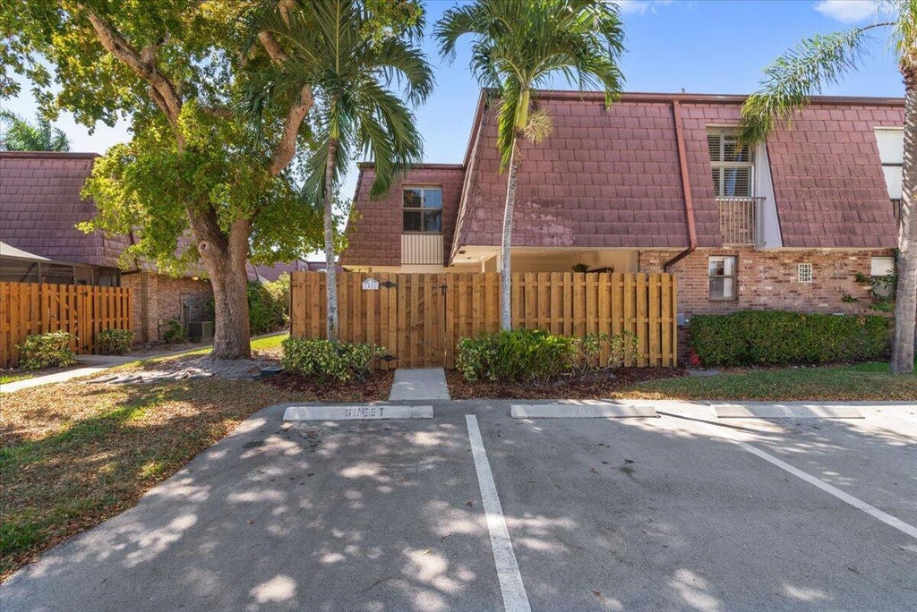 7585 Courtyard Run W, Boca Raton