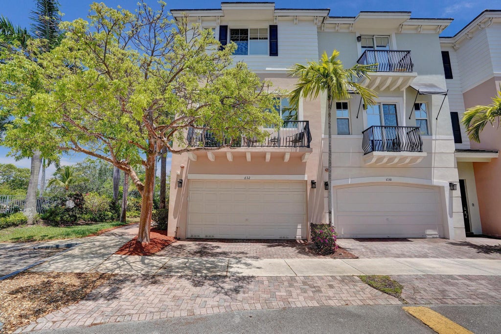632 Nw 38th Cir, Boca Raton