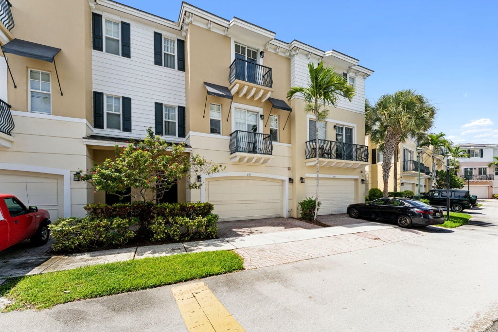 671 Nw 38th Cir, Boca Raton