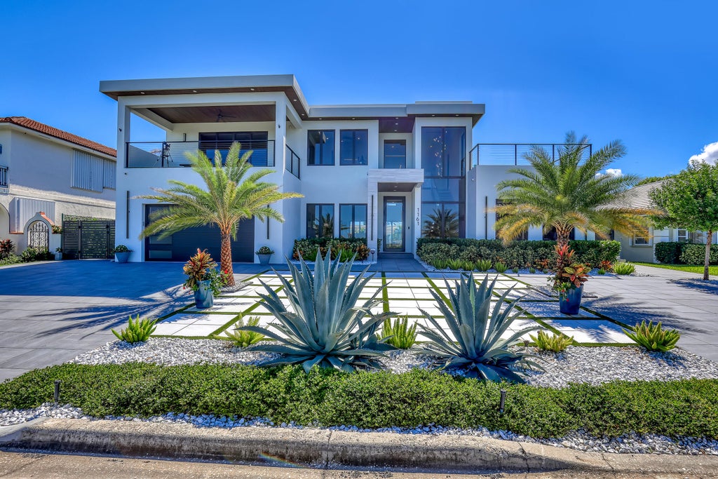 1161 Pine Point Rd, Riviera Beach