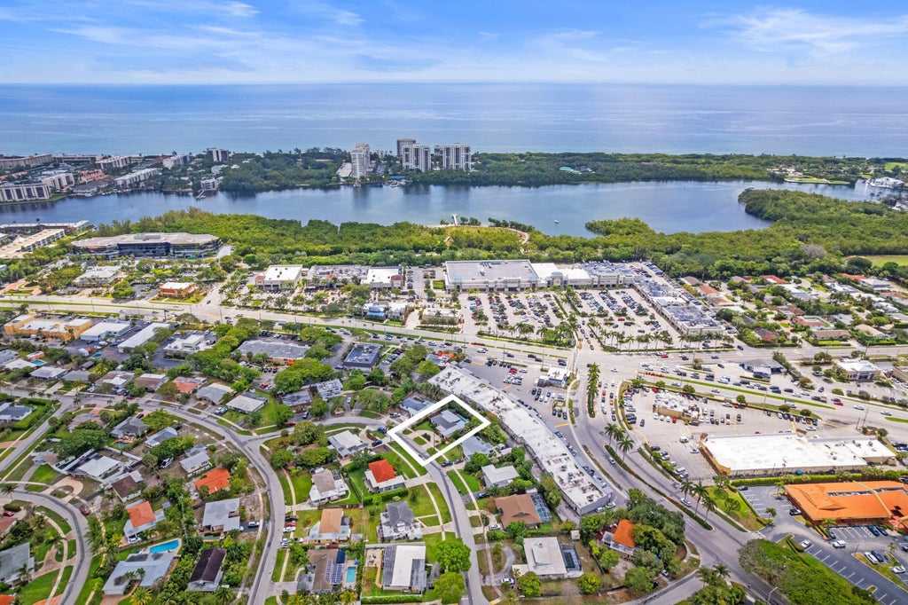 450 Ne 5th Circle, Boca Raton