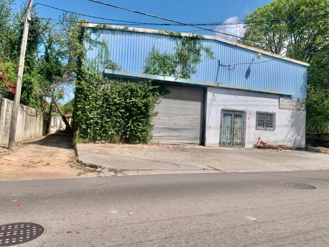 North Mackey Street, New Providence/Paradise Island