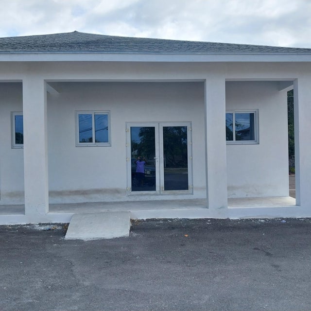 Byron's Commercial Court, New Providence/Paradise Island