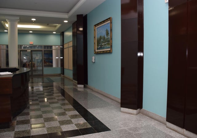 One Bay Street, New Providence/Paradise Island