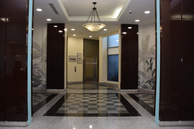 One Bay Street, New Providence/Paradise Island