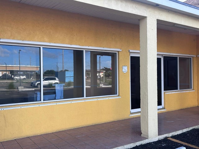 Solomon Springs Plaza, New Providence/Paradise Island