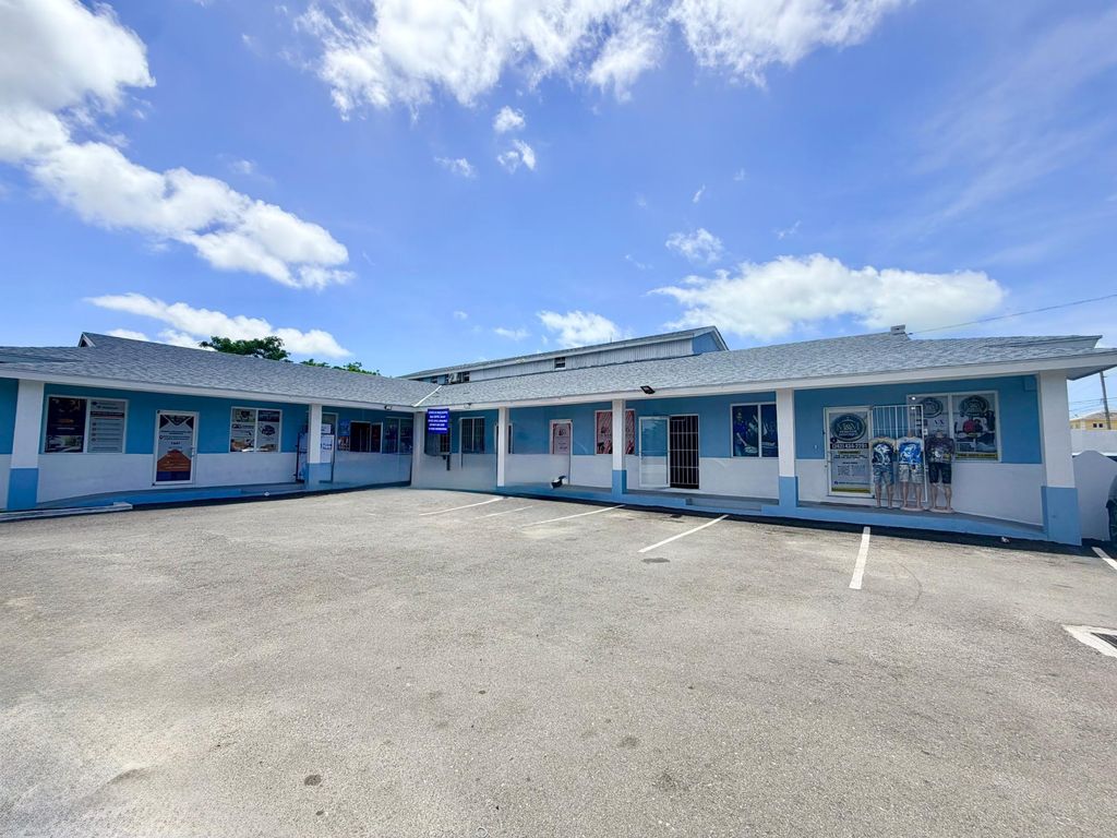 Carmichael Road Plaza, New Providence/Paradise Island