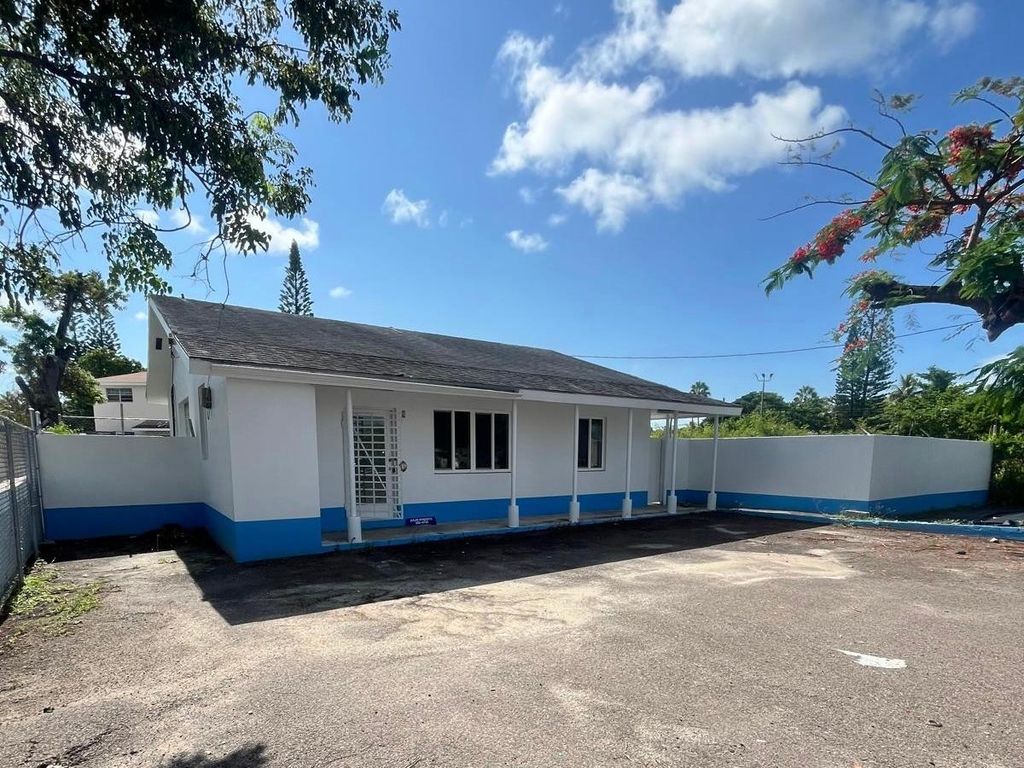 #10 Marathon Road, New Providence/Paradise Island