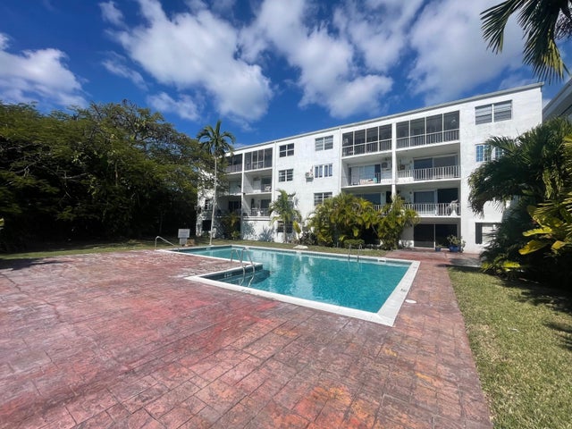 302 Lakeview Manor, Grand Bahama/Freeport