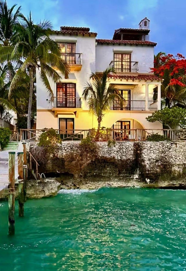 972 West Bay Street, New Providence/Paradise Island