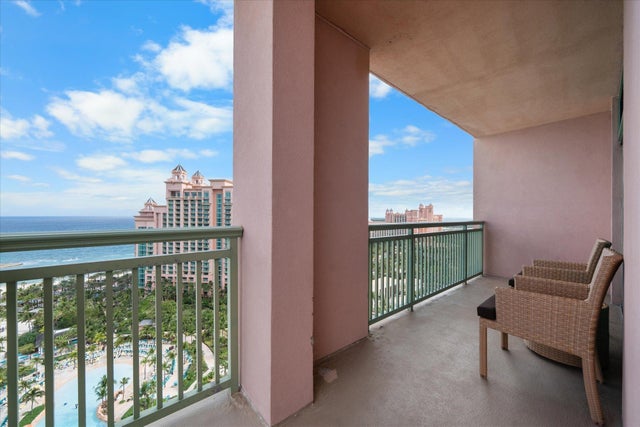 The Reef 20-922/924, New Providence/Paradise Island