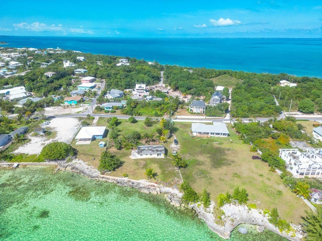 Yellow Elder & The Chalet, Abaco