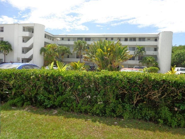 Kn 3 #212 Lakeview Manor Condo, Grand Bahama/Freeport