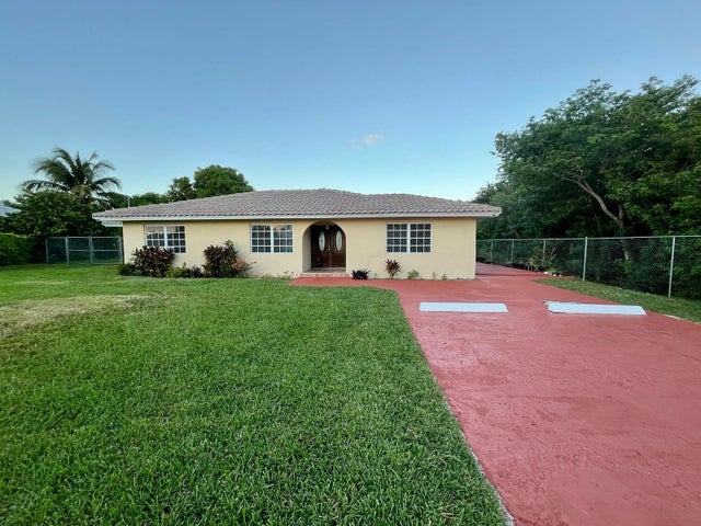 #21 Inverness Lane, Grand Bahama/Freeport