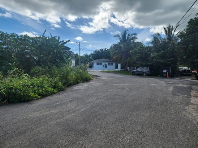Haven Road Greater Chippi, New Providence/Paradise Island