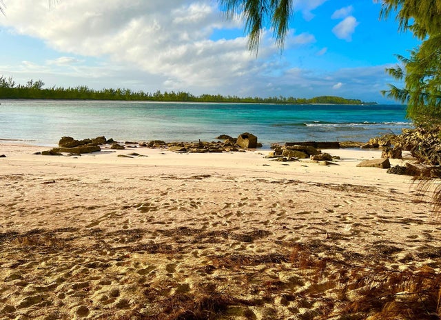 2.15 Acres James Cistern, Eleuthera