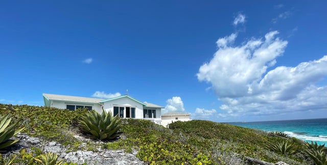 2/2 Oceanfront Home, Long Island