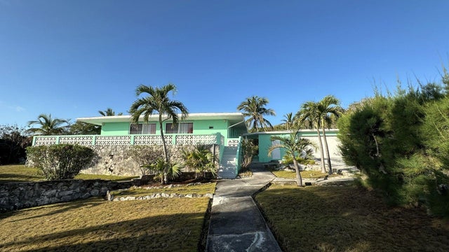Elysium Signal Light Road, Eleuthera