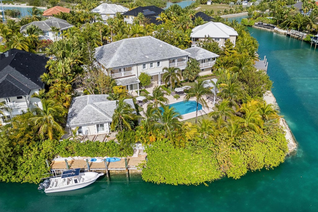 Islands Of Old Fort, New Providence/Paradise Island