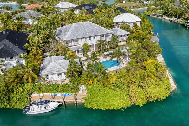 Islands Of Old Fort, New Providence/Paradise Island