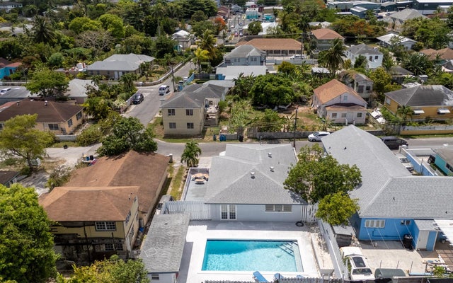 Triplex Near Palmdale, New Providence/Paradise Island