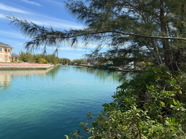 Debden Drive, Grand Bahama/Freeport