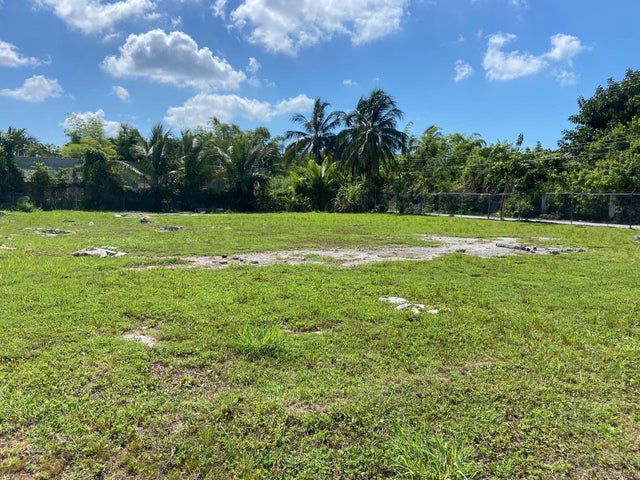 Gladstone Road Lot, New Providence/Paradise Island