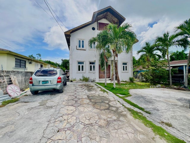 Barrine Close, New Providence/Paradise Island