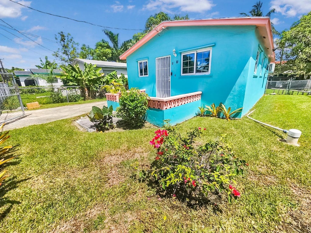 21 Lakeshore Road, New Providence/Paradise Island