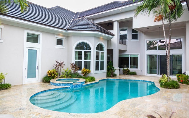 The Courtyard Estate Pr, New Providence/Paradise Island