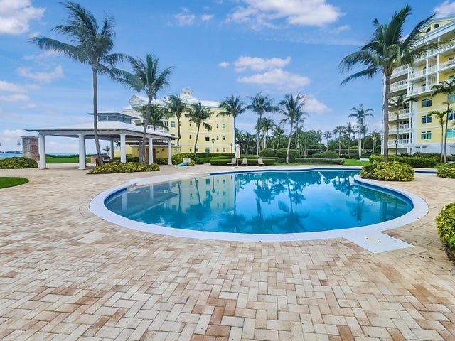 West Bay Street 105, New Providence/Paradise Island