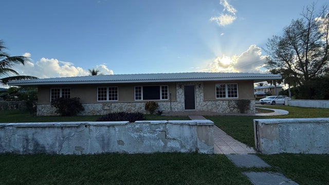 18 Seagrape Lane, Grand Bahama/Freeport