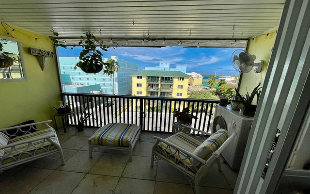 Town Court 40b, New Providence/Paradise Island