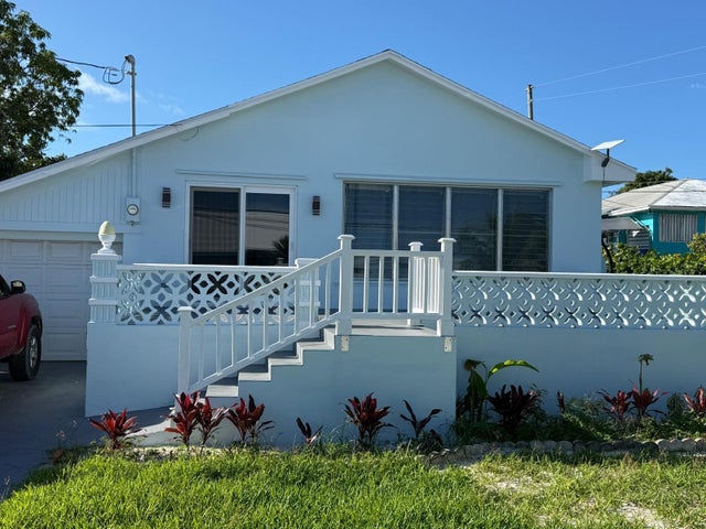 21 St Leo Pinder Main Street 01 Home, Eleuthera