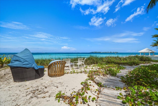 54 West Bay Street, New Providence/Paradise Island