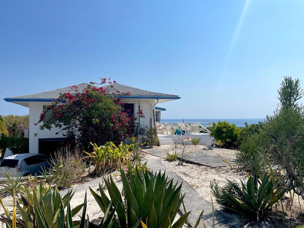 2/1 Home Pool/garage, Long Island