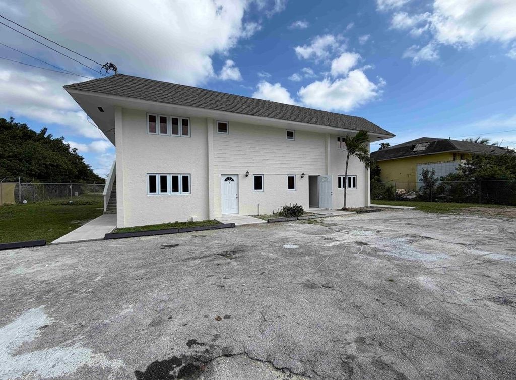 2 Emerald Drive 5, Grand Bahama/Freeport