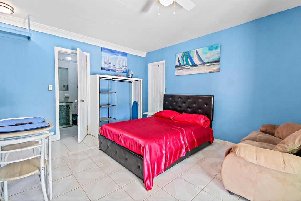 Bayshore Close 2b, New Providence/Paradise Island