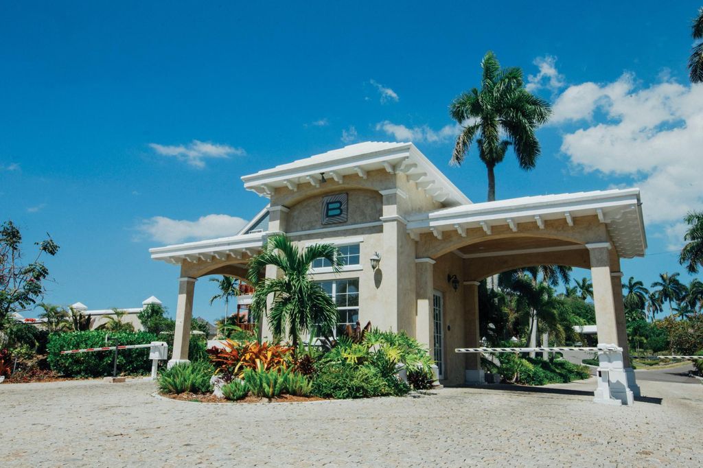 Balmoral A60, New Providence/Paradise Island