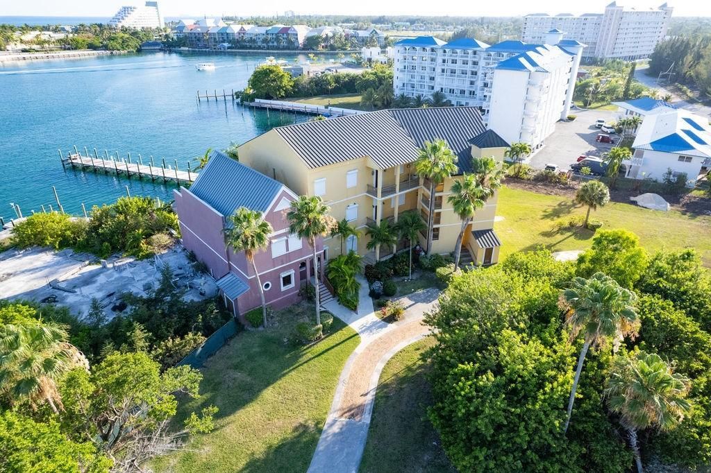 Penthouse Planter, Grand Bahama/Freeport