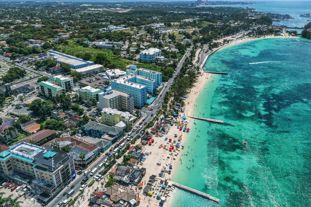 Town Court Condos A-18, New Providence/Paradise Island