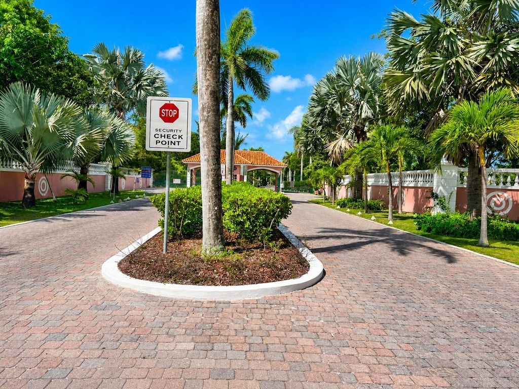 Venice Bay Building, New Providence/Paradise Island