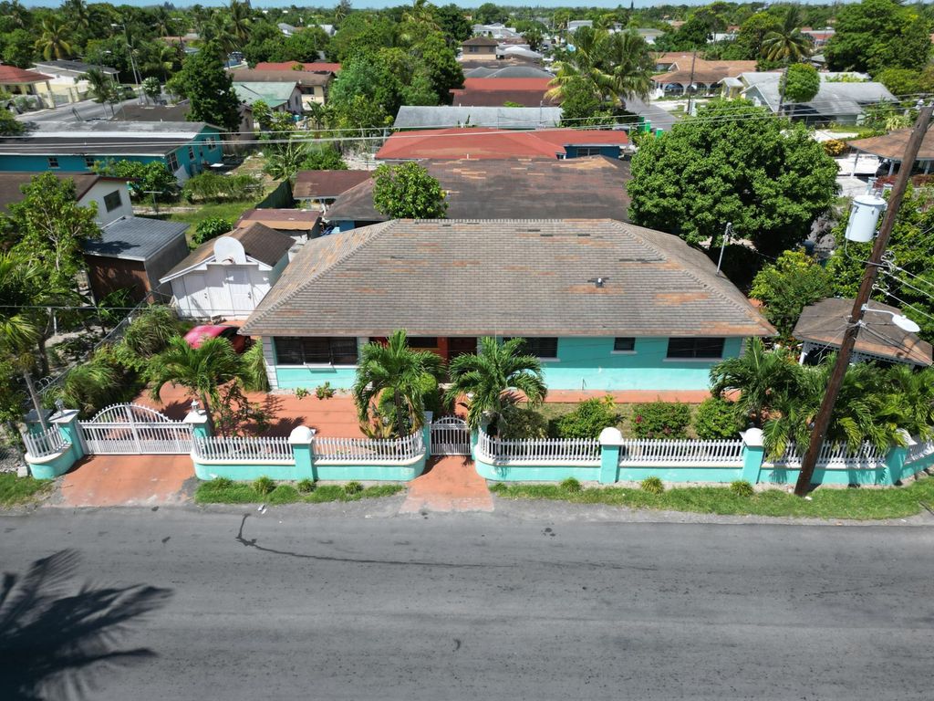 36 Bay Geranium Avenue & Gui, New Providence/Paradise Island
